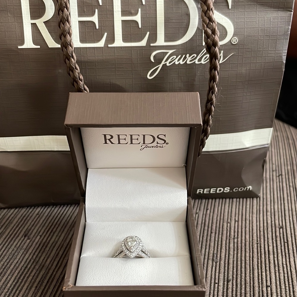 1/2 Carat Pear Center Engagement Ring 1 1/3 CTW setting